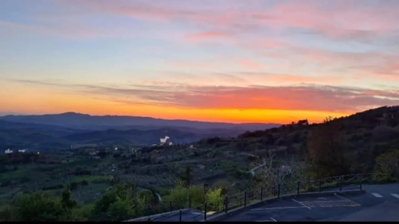 Monolocale Con Bagno, Angolo Cottura E Letto Matrimoniale A Baldacchino Monterotondo  Daire Monterotondo (Tuscany)