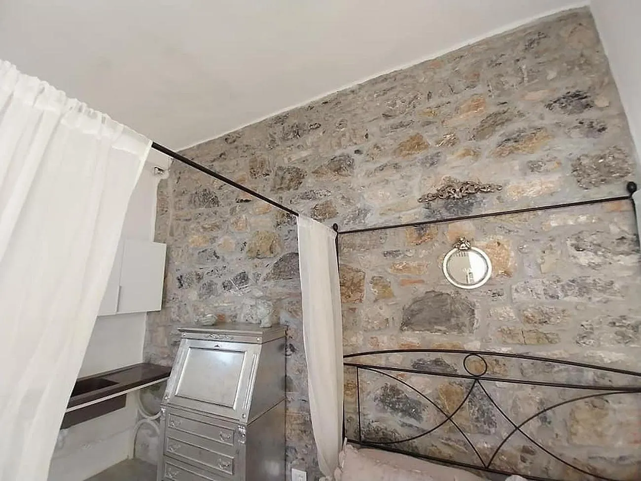 Daire Monolocale Con Bagno, Angolo Cottura E Letto Matrimoniale A Baldacchino Monterotondo