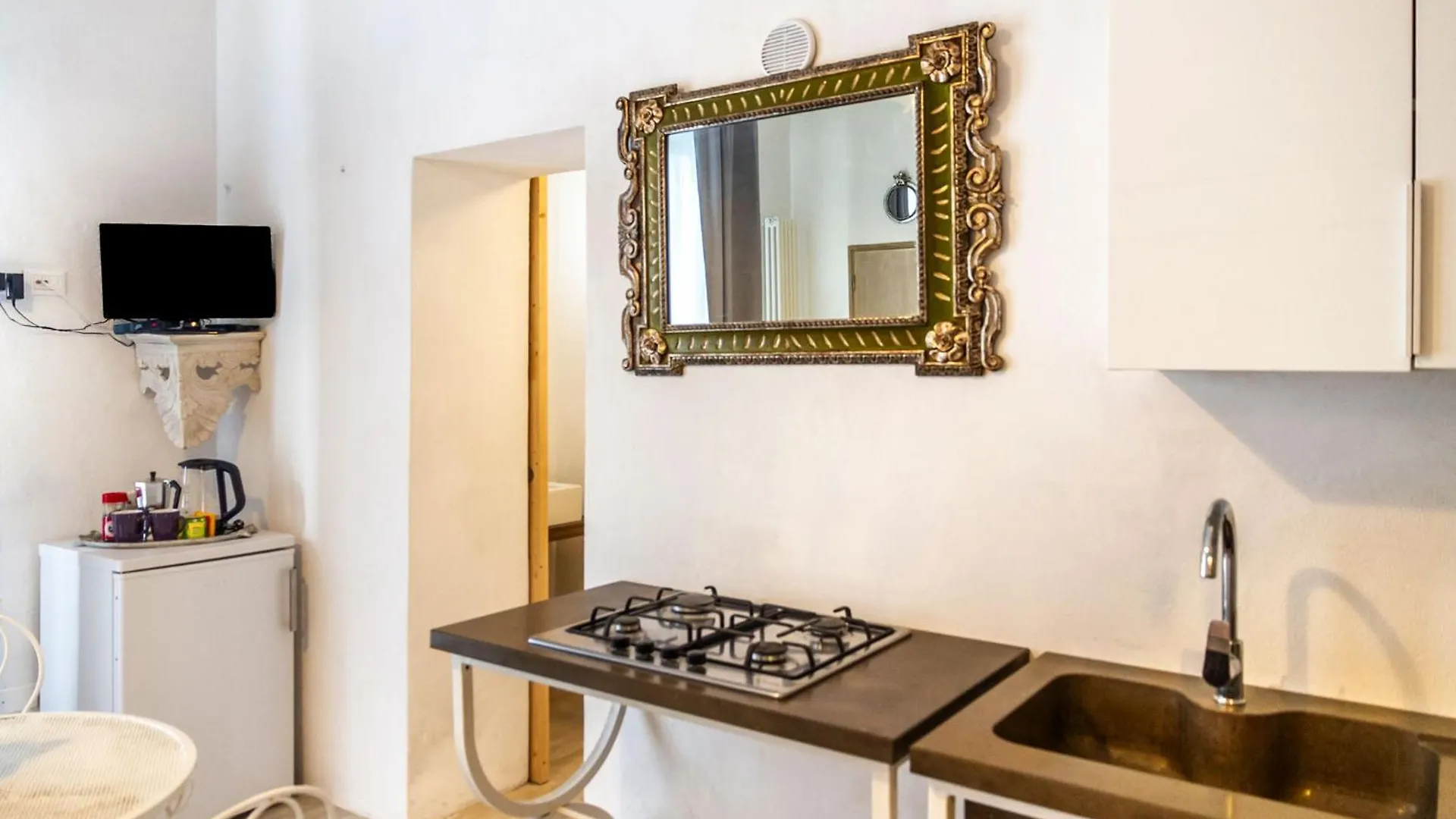 Monolocale Con Bagno, Angolo Cottura E Letto Matrimoniale A Baldacchino Monterotondo  0*, Monterotondo (Tuscany) İtalya
